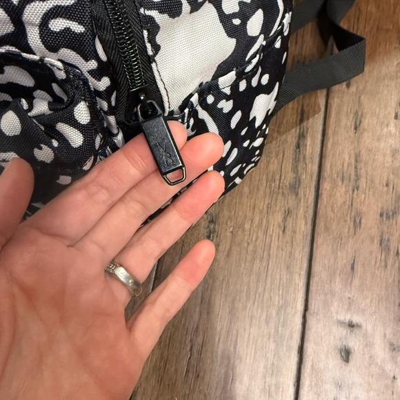 Reebok Black and White Backpack Men/Women Large Bag - Picture 4 of 9